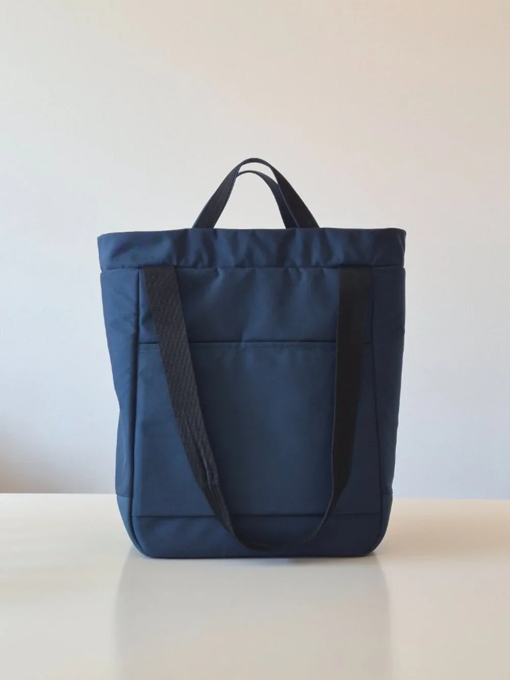 YETI Navy Blue Laptop Work Tote Bag Padded Organizer Shoulder Travel Bag
